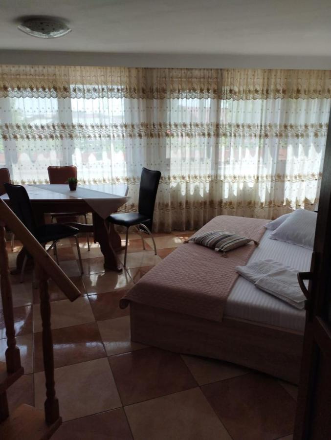 Vila Florelena Navodari Bagian luar foto